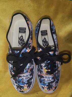 Vans Wide Hawaiian Print Sneakers